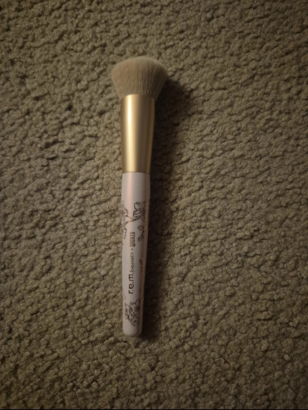 r.e.m. Beauty Cherry Blossom Blush Brush